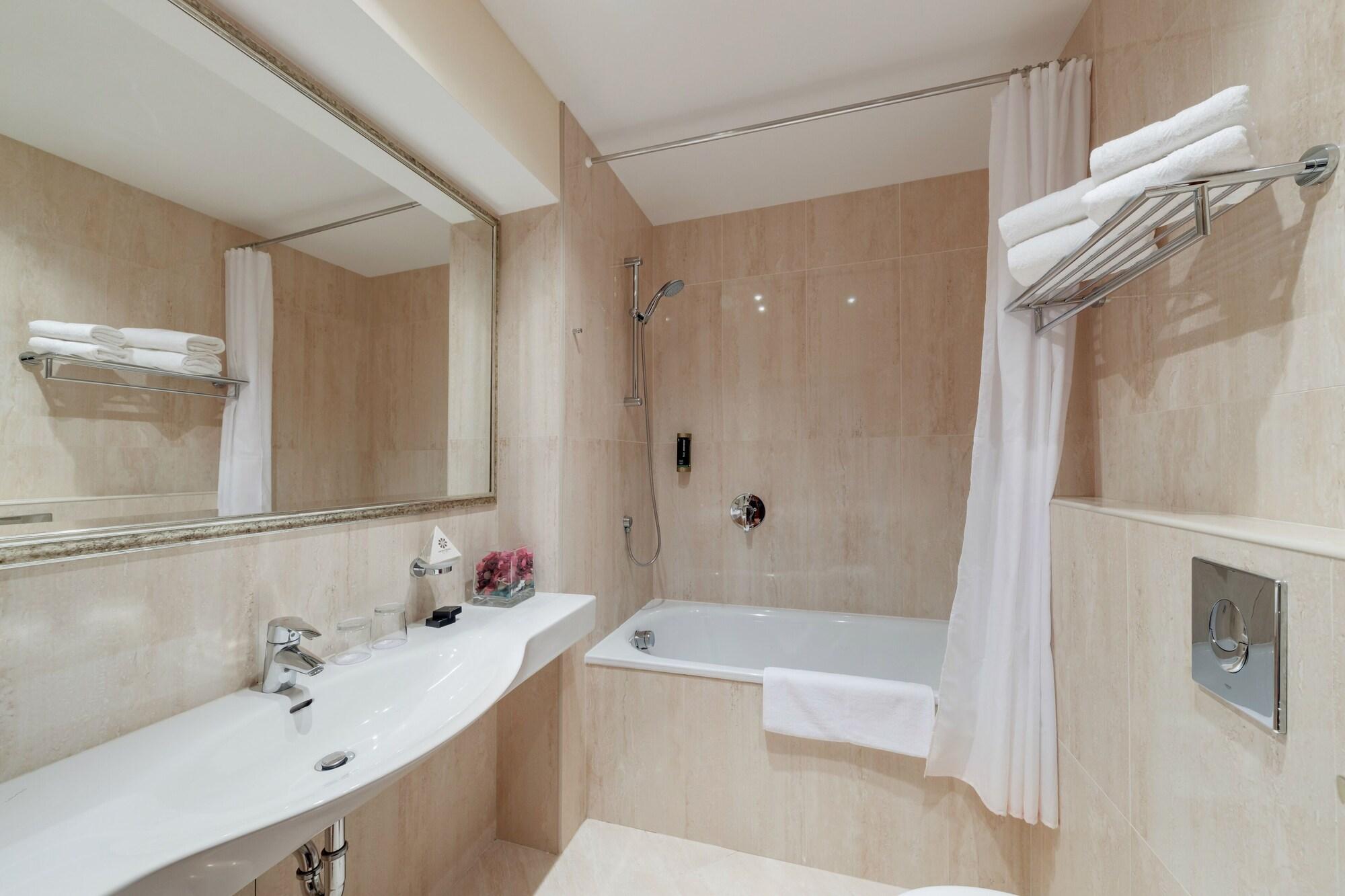 Louren 4*
