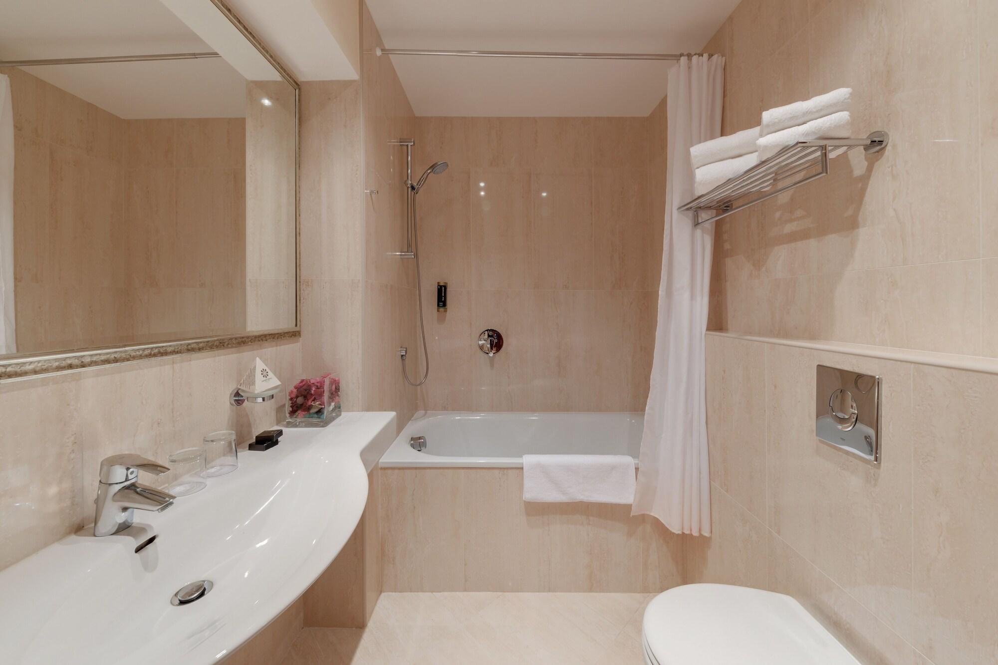 Louren Hotel