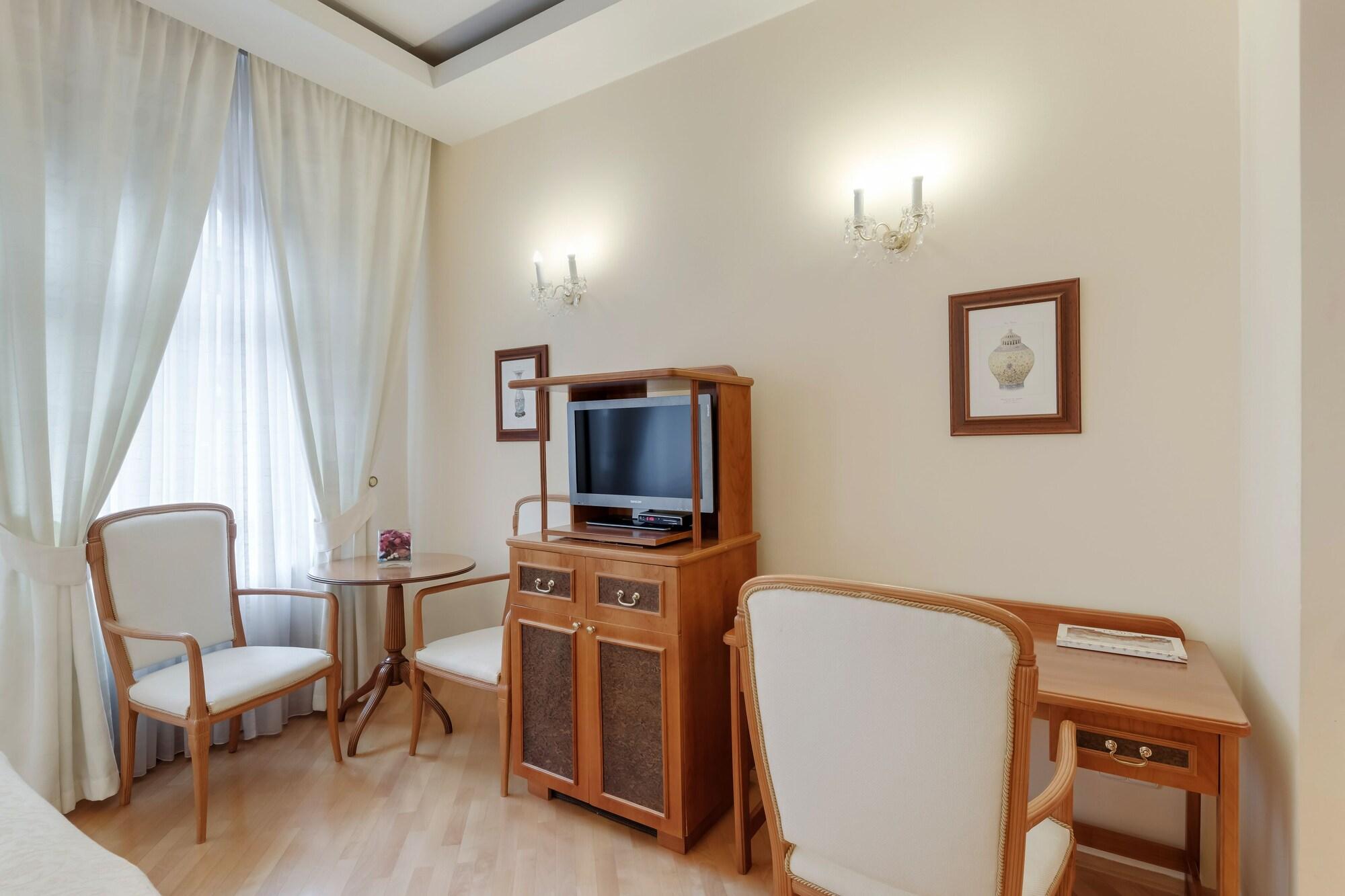 Louren Hotel