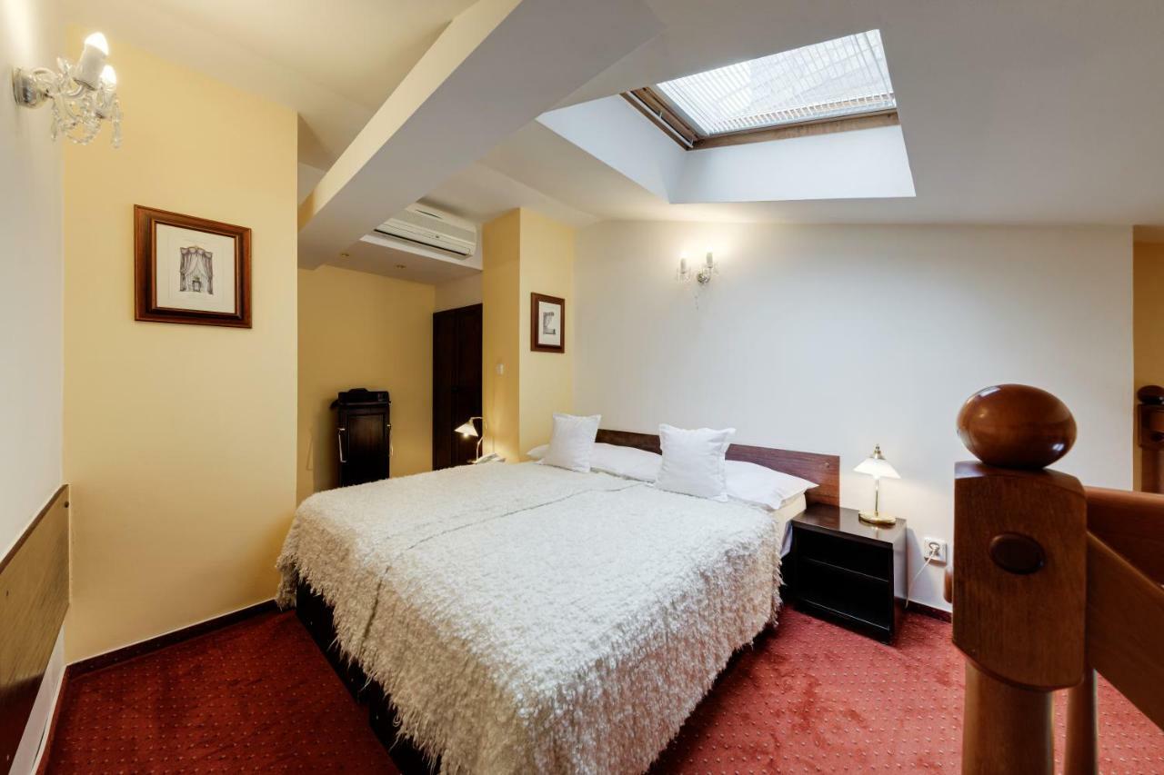 Louren Hotel