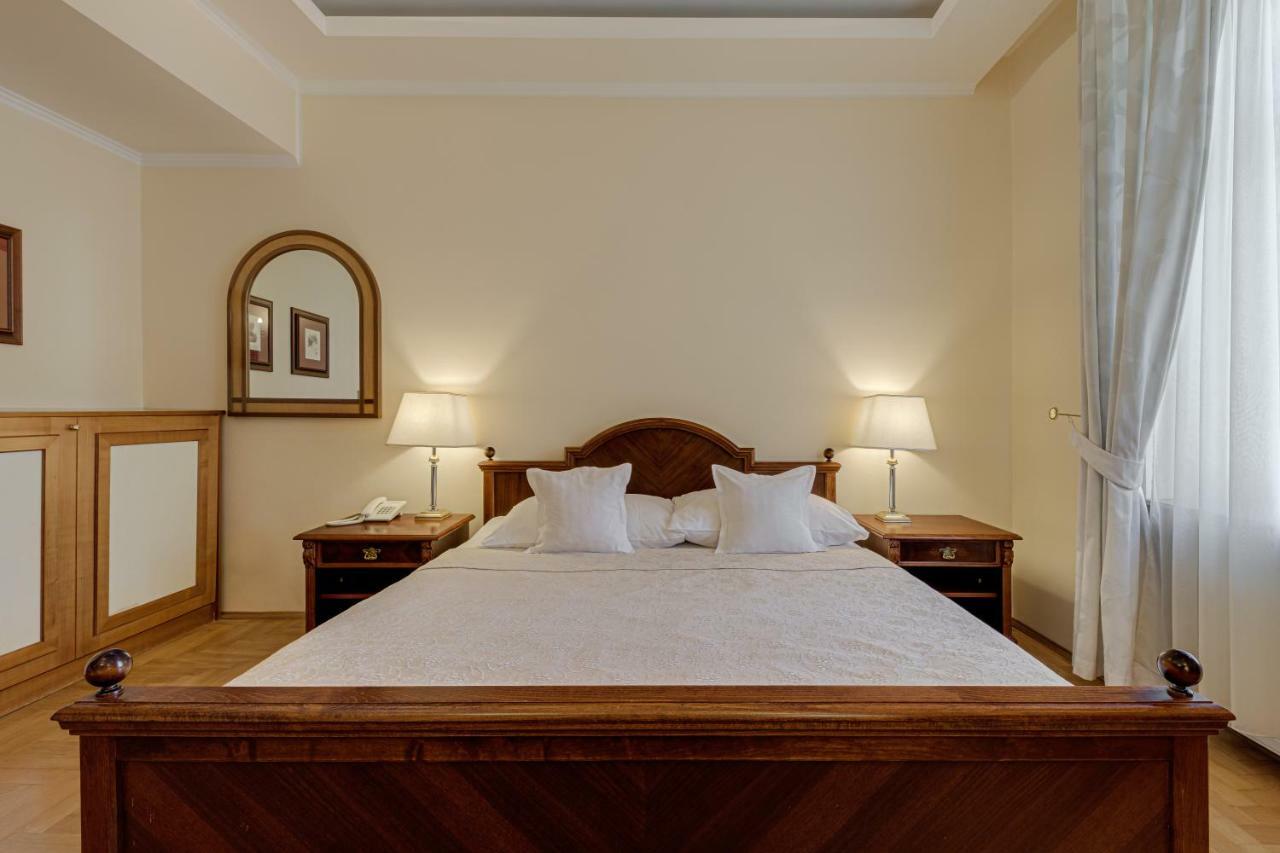 Louren Hotel 4*